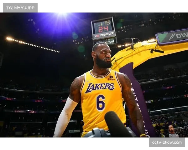 伤情更新：勒沃库森官方确认，主力左边翼卫肌肉轻度拉伤将休战一周